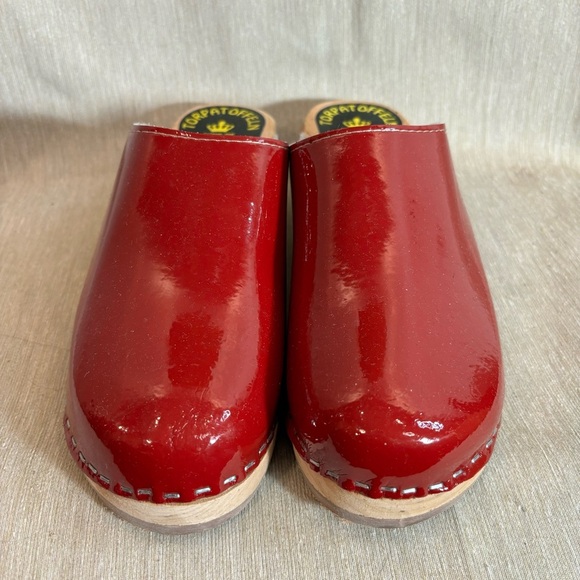 TORPATOFFELN Sz 39 Patent  Leather Wooden Soles Straps Removed Leather Clogs - Picture 2 of 13
